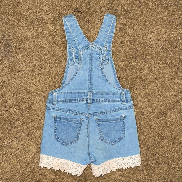 BBY GIRL JEAN CROCHET SHORT OVERALLS - Picture 3 of 4